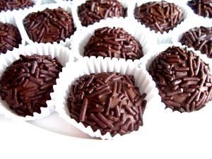 Quantas calorias em 1 Porçoes Bolo De Brigadeiro Light?