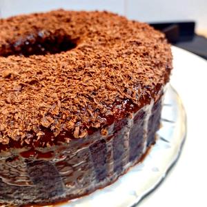 Quantas calorias em 1 Porçoes Bolo De Chocolate Com Aveia Light?