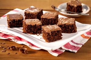 Quantas calorias em 1 Porçoes Bolo De Chocolate Com Aveia?