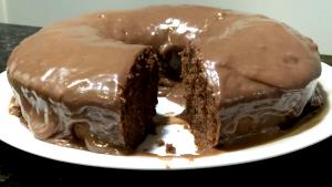 Quantas calorias em 1 Porçoes Bolo De Chocolate Com İogurte - Light?