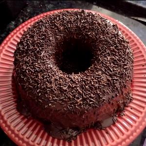 Quantas calorias em 1 Porçoes Bolo De Chocolate Thayna?