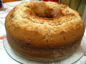 Quantas calorias em 1 Porçoes Bolo De Farinha De Trigo Com Castanha De Caju Triturada.?