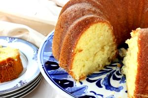 Quantas calorias em 1 Porçoes Bolo De Maisena?