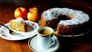 Quantas calorias em 1 Porçoes Bolo De Maça E Aveia?