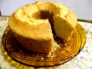 Quantas calorias em 1 Porçoes Bolo De Milho Com Côco?