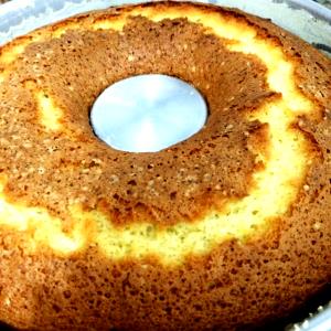 Quantas calorias em 1 Porçoes Bolo De Água?