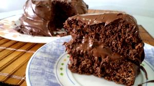 Quantas calorias em 1 Porçoes Bolo De Iogurte Com Chocolate?