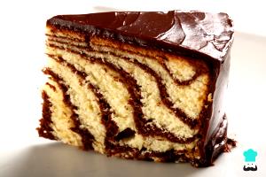 Quantas calorias em 1 Porçoes Bolo Zebra De Chocolate?