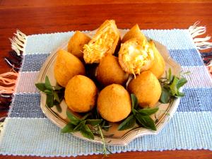 Quantas calorias em 1 Porçoes BOLINHO LENA?