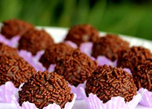 Quantas calorias em 1 Porçoes Brigadeiro Light De Leite Em Pó?