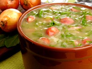 Quantas calorias em 1 Porçoes CALDO VERDE COM CALABRESA?