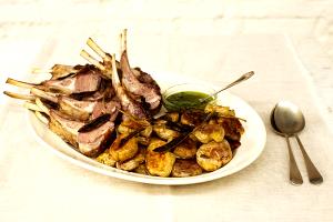 Quantas calorias em 1 Porçoes Carneiro Com Ervas E Batatas.?