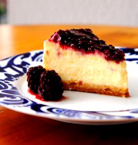 Quantas calorias em 1 Porçoes Cheescake Com Calda De Amora Tradicional?