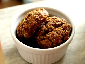 Quantas calorias em 1 Porçoes Cookie Integral Com Aveia E Mel Caseiro?