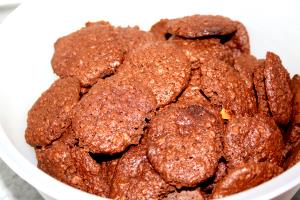 Quantas calorias em 1 Porçoes Cookies De Aveia Com Chocolate?