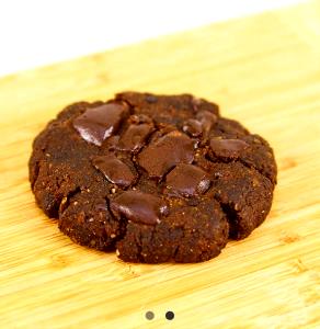 Quantas calorias em 1 Porçoes Cookies Veganos De Chocolate?