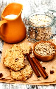 Quantas calorias em 1 Porçoes COOKIES DE AVEIA, MAÇÃ E PASSAS?