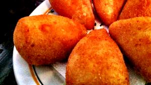 Quantas calorias em 1 Porçoes Coxinha Assada De Atum?