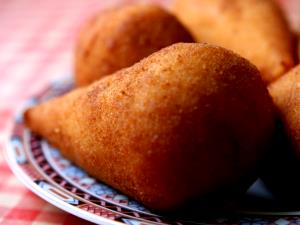 Quantas calorias em 1 Porçoes Coxinha Da Vó Maria?