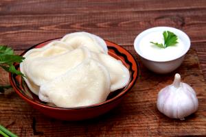 Quantas calorias em 1 Porçoes Creme De Alho?