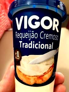 Quantas calorias em 1 Porçoes Cremoso De Requeijão?