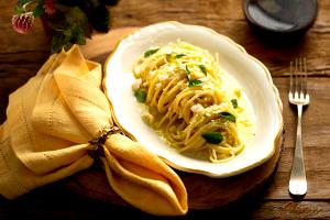 Quantas calorias em 1 Porçoes Espaguete Ao Molho De Limão Siciliano?