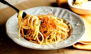 Quantas calorias em 1 Porçoes Espaguete Com Cenoura, Atum E Farelo De Trigo?