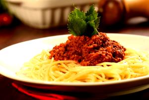 Quantas calorias em 1 Porçoes Espaguete À Bolonhesa (SH)?