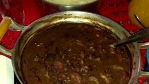 Quantas calorias em 1 Porçoes Feijoada Ligia?