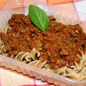 Quantas calorias em 1 Porçoes Fusilli Integral Bolonhesa Apimentado?