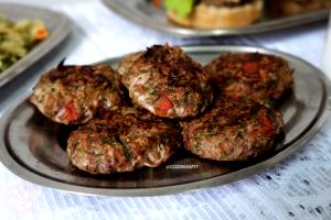 Quantas calorias em 1 Porçoes Hamburguer De Carne Com Couve?