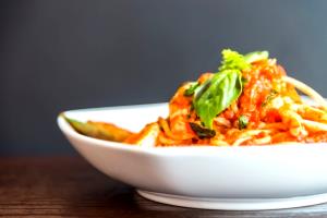 Quantas calorias em 1 Porçoes Linguine À Moda Grega?