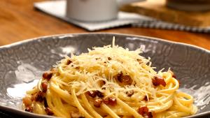 Quantas calorias em 1 Porçoes Macarrão Carbonara?