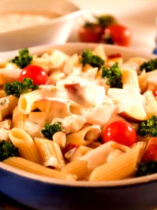 Quantas calorias em 1 Porçoes Macarrão Com Maça E Brocolis?