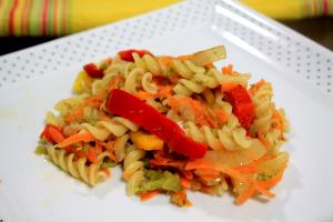 Quantas calorias em 1 Porçoes Macarrão Com Molho De Legumes?