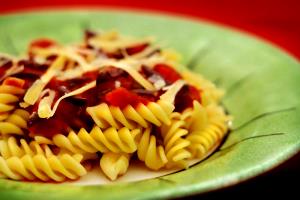 Quantas calorias em 1 Porçoes Macarrão Fusilli Linhaça Com Molho De Tomate?