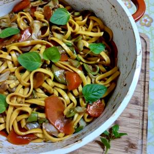 Quantas calorias em 1 Porçoes Macarrão Oriental?