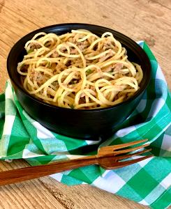 Quantas calorias em 1 Porçoes Macarrão Rápido De Atum?