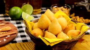 Quantas calorias em 1 Porçoes Massa Para Coxinha?