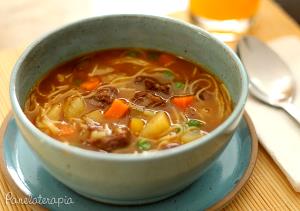 Quantas calorias em 1 Porçoes Minestrone De Carne E Legumes?