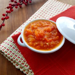 Quantas calorias em 1 Porçoes MOLHO DE TOMATE CASEIRO MONICA?