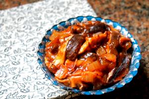 Quantas calorias em 1 Porçoes Molho De Tomate Com Shitake?