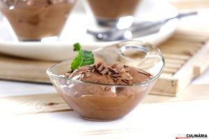 Quantas calorias em 1 Porçoes Mousse De Chocolate E İogurte?