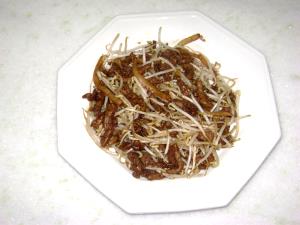 Quantas calorias em 1 Porçoes Moyashi Refogado Com Carne Moída?