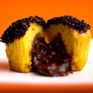 Quantas calorias em 1 Porçoes Muffin De Cenoura Recheado Com Chocolate?