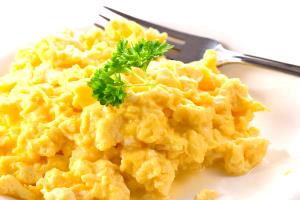 Quantas calorias em 1 Porçoes Ovo Mexido Com Requeijão?