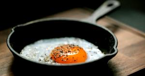 Quantas calorias em 1 Porçoes Ovo No Azeite?