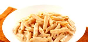 Quantas calorias em 1 Porçoes Penne Ao Molho Cremoso De Bacon?