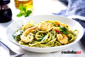 Quantas calorias em 1 Porçoes Pesto Com Espinafre E Camarão?