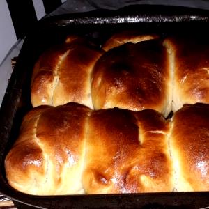 Quantas calorias em 1 Porçoes Pão Caseiro Com Leite Condensado?